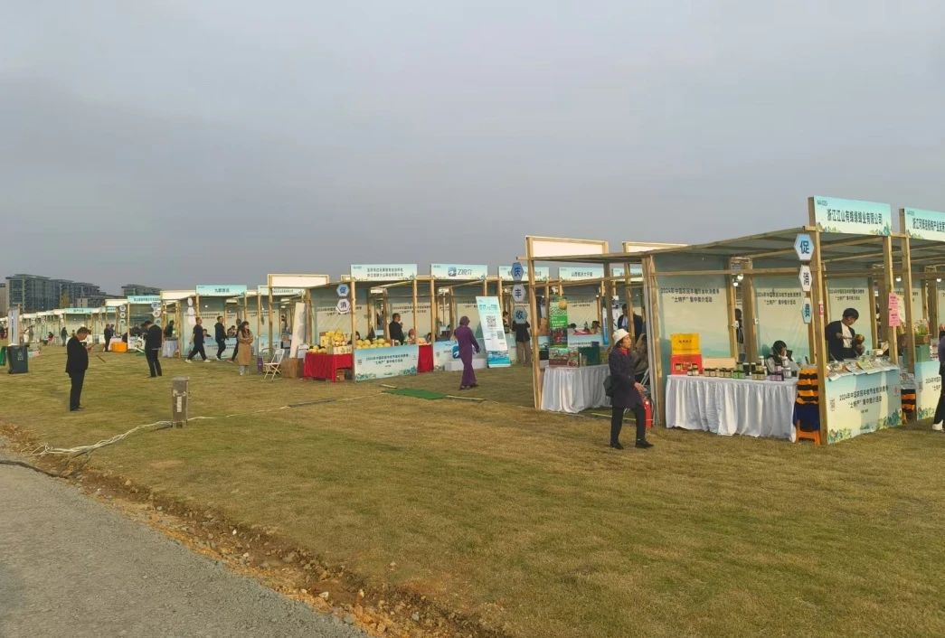 赤壁青磚茶閃耀杭州！2024年(nián)中國(guó)農(nóng)民(mín)豐收節金(jīn)秋消費(fèi)季“土(tǔ)特産”集中推介活動圓滿成功！